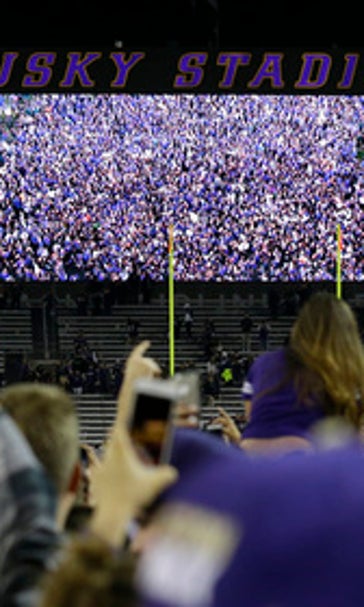 Scare for No. 5 Washington fuels rout of Stanford